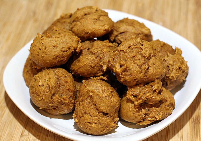 These 2 Ingredient Pumpkin Cookies are a quick and easy healthy dessert to whip up for the holidays!! They are great to have for potlucks and to snack on as well. Plus at only 2 Weight Watchers points they make a great little treat to have as well. 