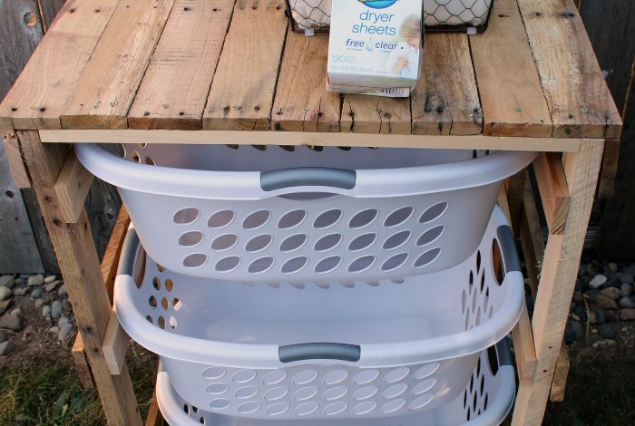 This DIY Pallet Laundry Shelf is a simple way to get organized for laundry!! plus it is easy to make as well out of pallets for a rustic look!
