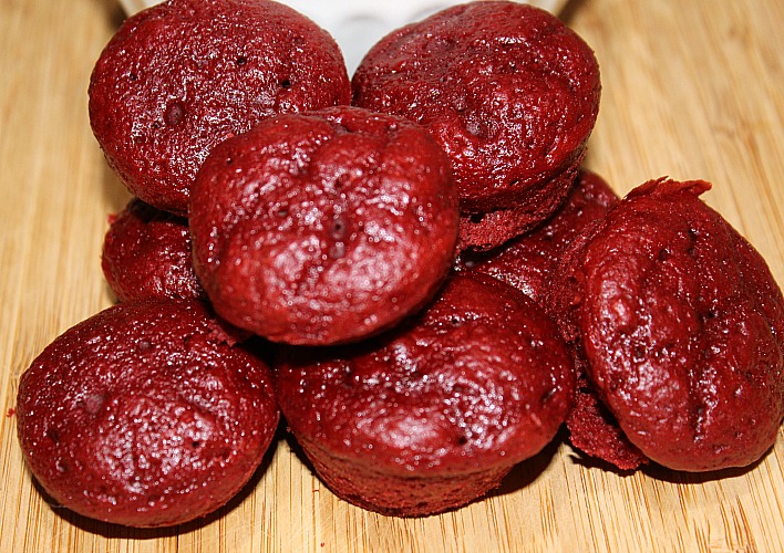 This Red Velvet Weight Watchers Muffins Recipe is so easy with only three ingredients! Perfect for satisfying a sweet tooth with low Freestyle Smartpoints!