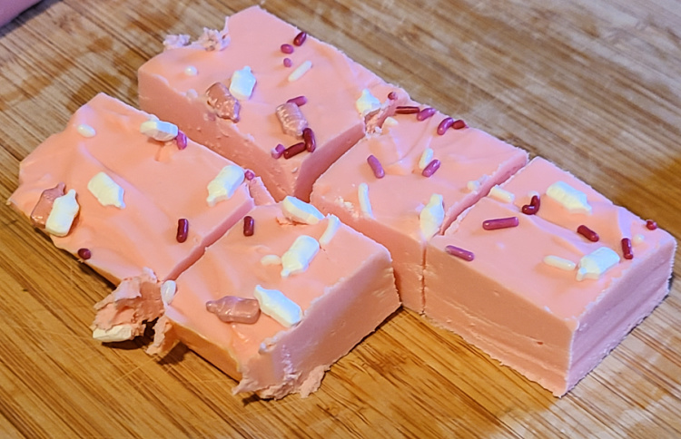 Strawberry 2 Ingredient Fudge With Frosting is perfect to make for a quick get-together, holiday party, or baby shower! Just use frosting and white chocolate chips to microwave this treat! An easy no-bake dessert that is perfect to make in the summer months!
