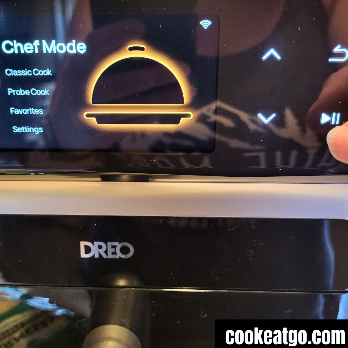 Dreo chefmaker selecting cooking mode